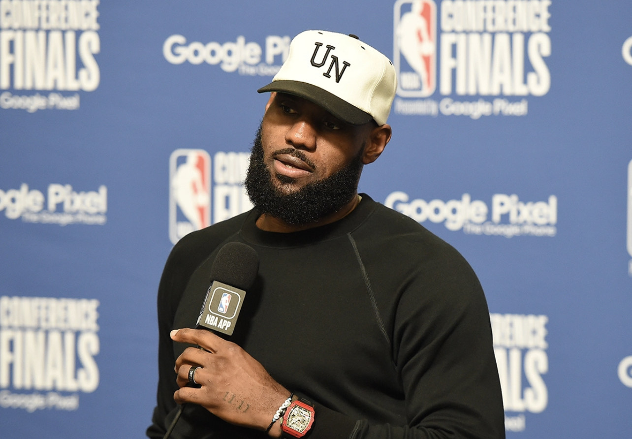 On-court mics catch LeBron James 'announcing his retirement