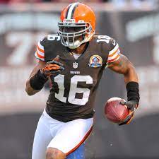 Former Browns Pro Bowler Josh Cribbs starting youth flag football